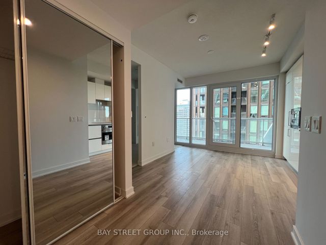 2720 - 230 Simcoe St