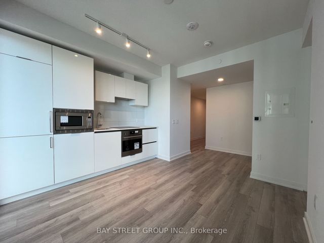 2720 - 230 Simcoe St