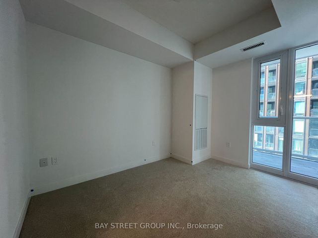 2720 - 230 Simcoe St