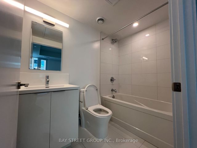 2720 - 230 Simcoe St