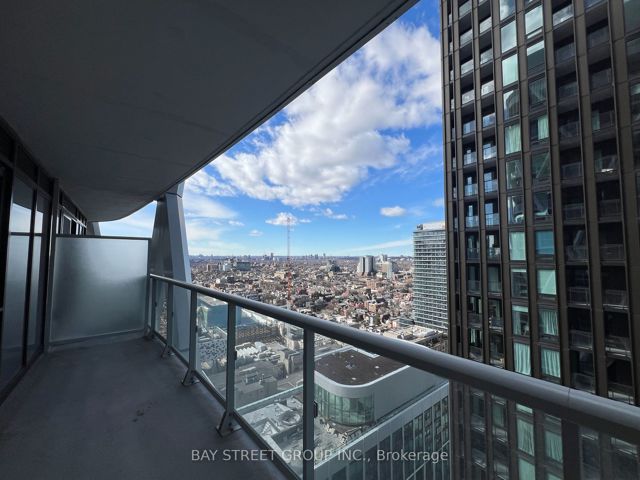 2720 - 230 Simcoe St