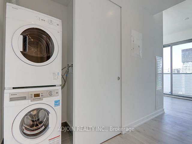 1903 - 161 Roehampton Ave