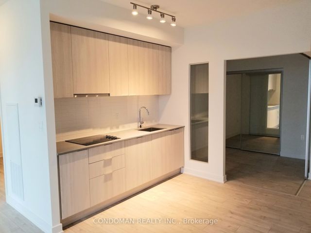 1407E - 576 Front St W
