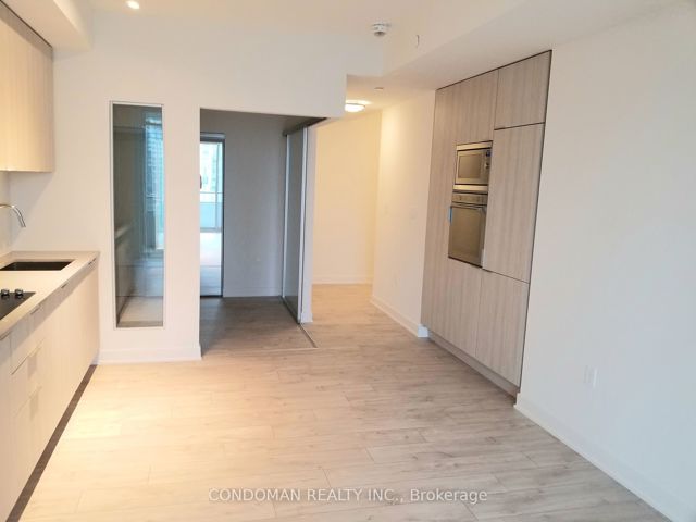 1407E - 576 Front St W