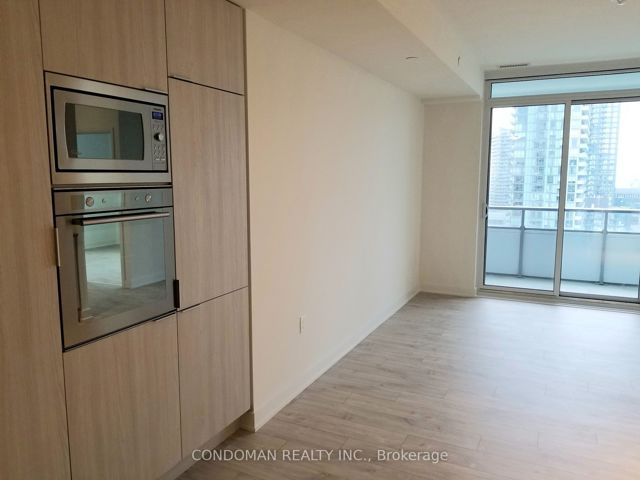 1407E - 576 Front St W