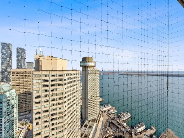 3510 - 33 Harbour Sq