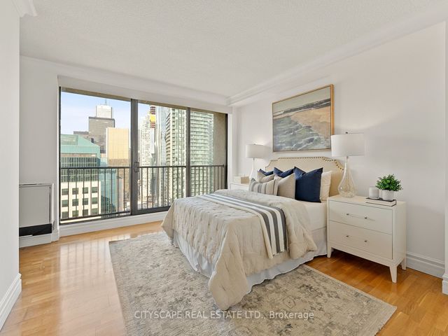 3510 - 33 Harbour Sq