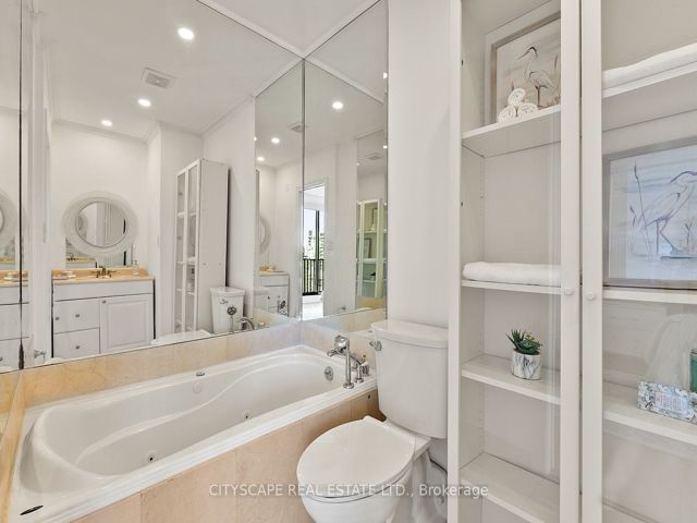 3510 - 33 Harbour Sq