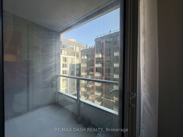 625E - 576 Front St W