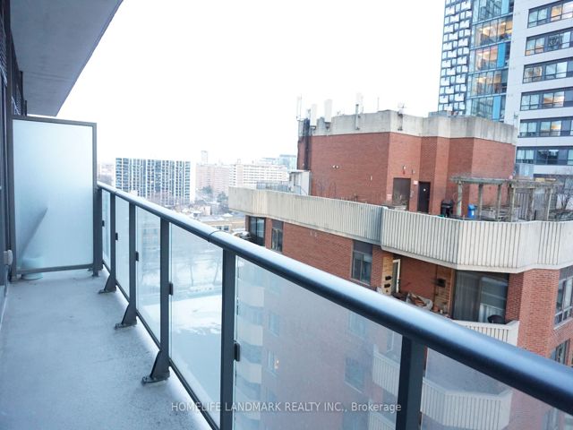 1402 - 159 Dundas St E