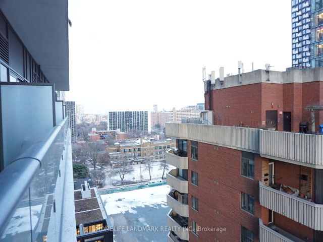 1402 - 159 Dundas St E