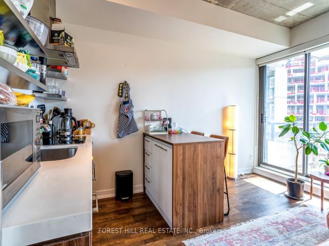717 - 560 King St W