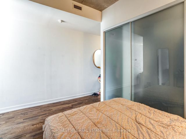 717 - 560 King St W