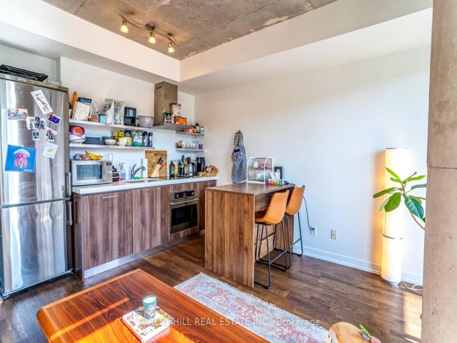 717 - 560 King St W