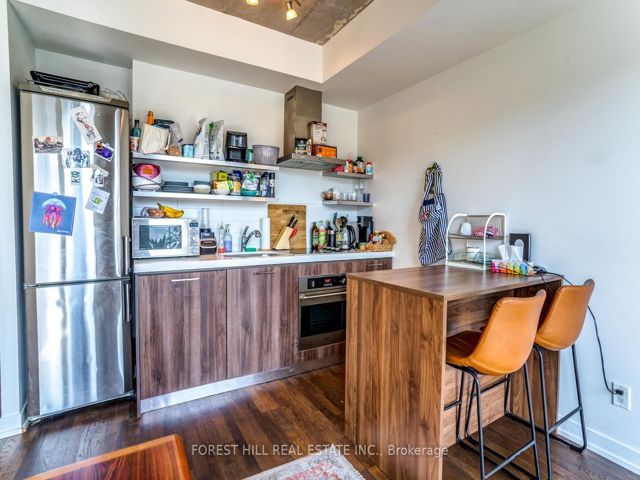 717 - 560 King St W