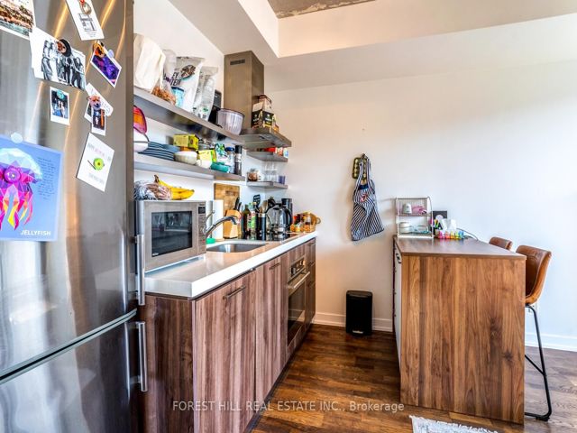 717 - 560 King St W