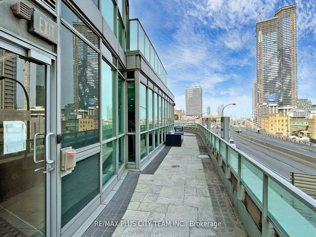 2013 - 18 Yonge St