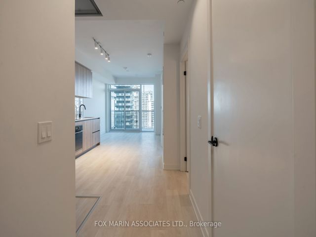 1808 - 117 Broadway Ave