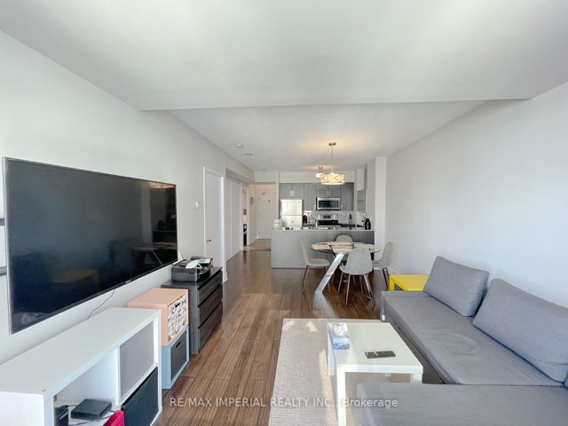 2808 - 11 Brunel Crt