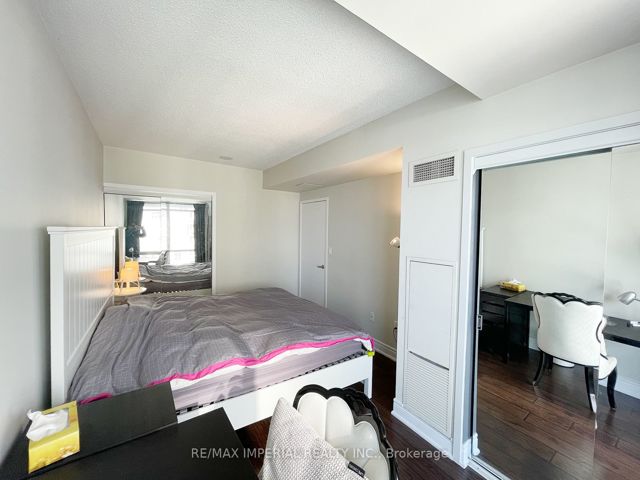 2808 - 11 Brunel Crt