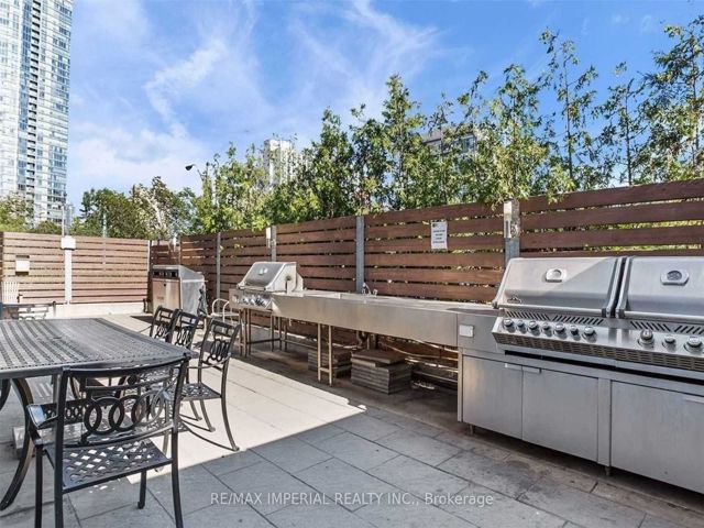 2808 - 11 Brunel Crt