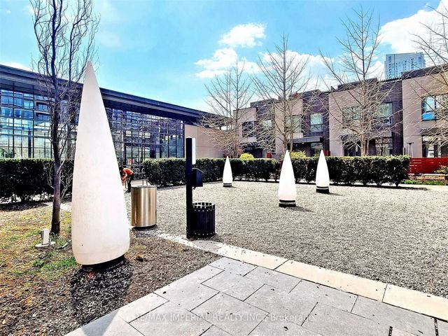 2808 - 11 Brunel Crt