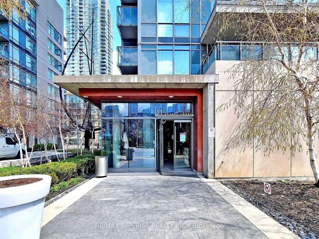 2808 - 11 Brunel Crt