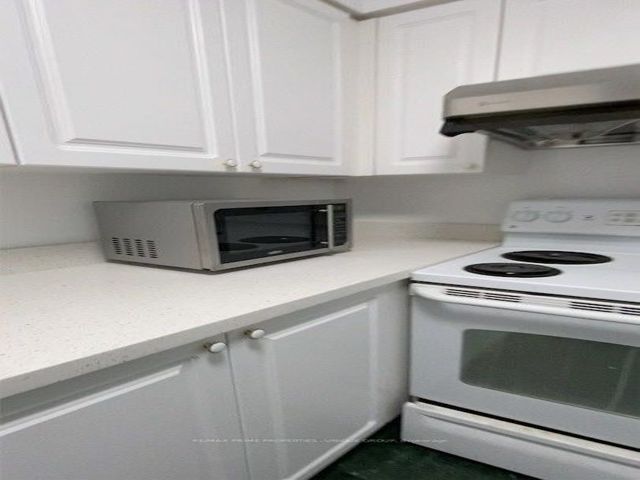 2802 - 750 Bay St