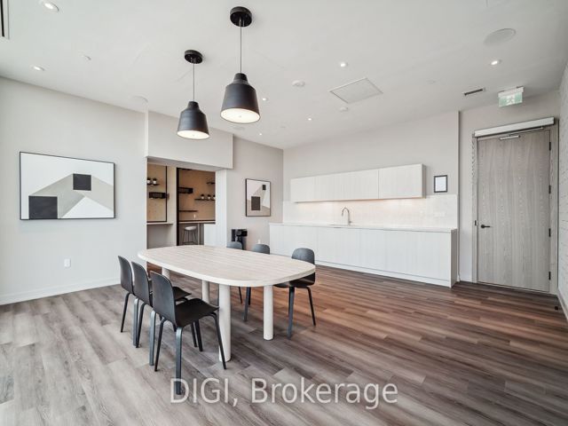 2005 - 325 Yorkland Blvd