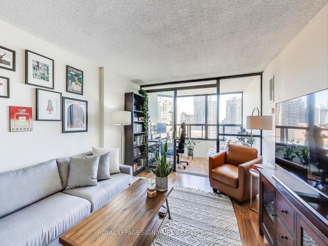 2107 - 33 Elmhurst Ave