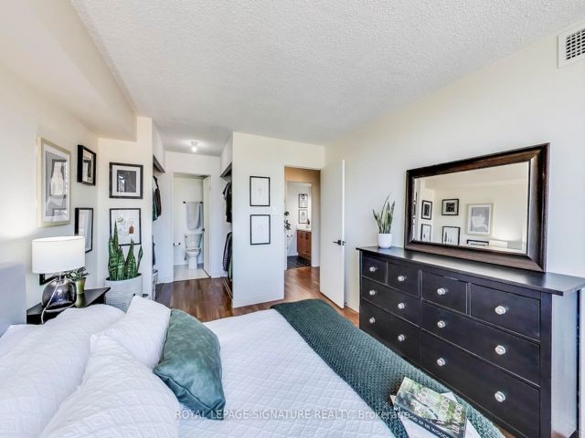 2107 - 33 Elmhurst Ave