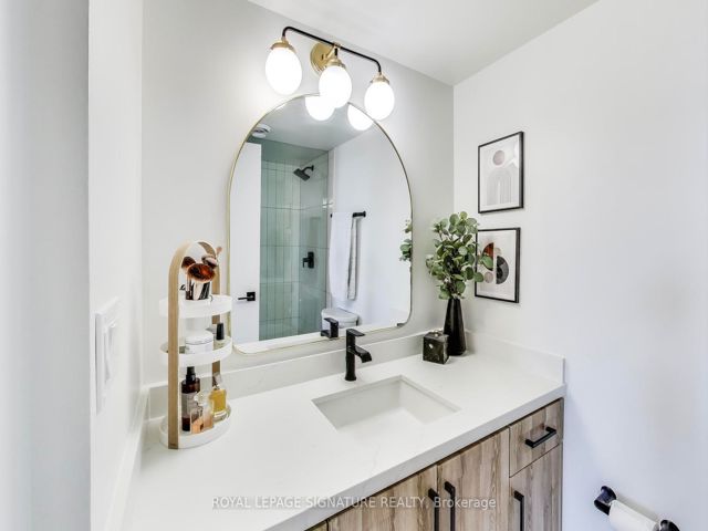 2107 - 33 Elmhurst Ave