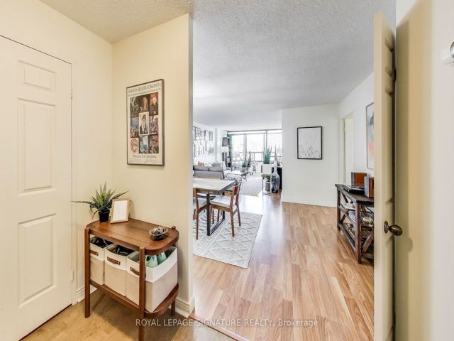 2107 - 33 Elmhurst Ave