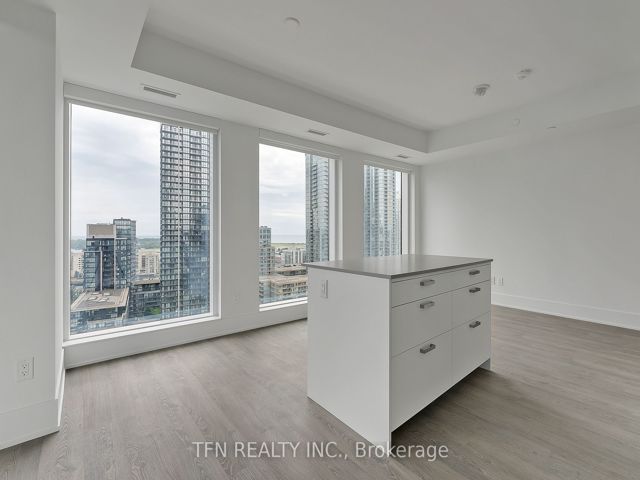 1412 - 470 Front St W