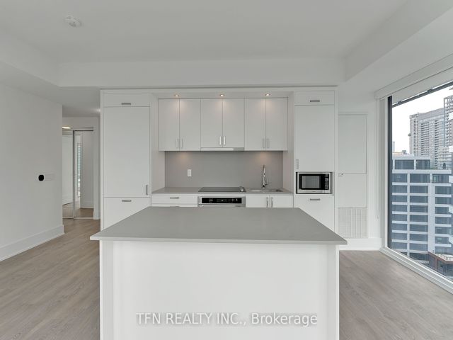 1412 - 470 Front St W