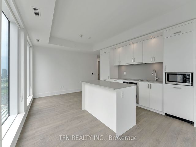 1412 - 470 Front St W
