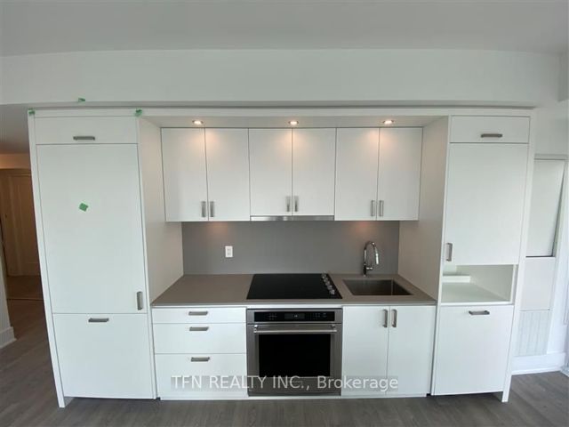 1412 - 470 Front St W