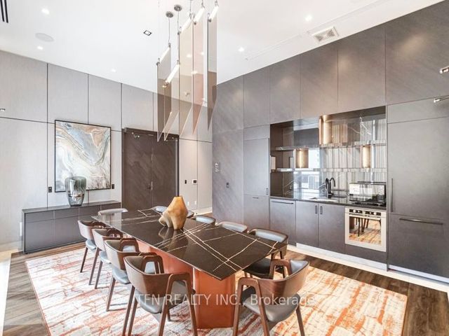 1412 - 470 Front St W