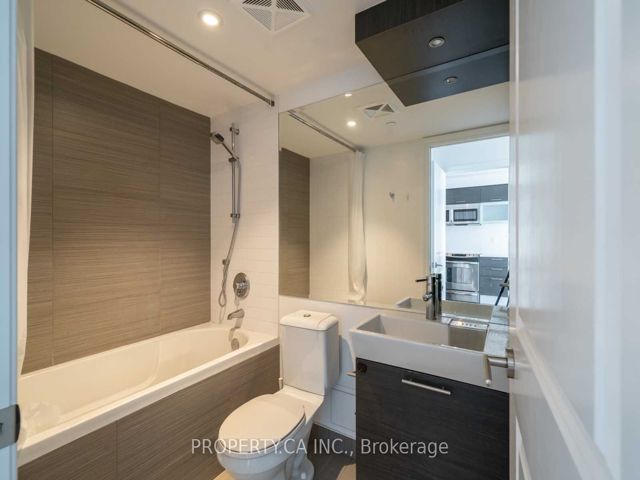 4403 - 386 Yonge St
