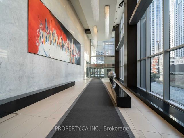 4403 - 386 Yonge St
