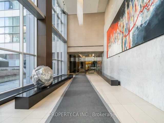 4403 - 386 Yonge St