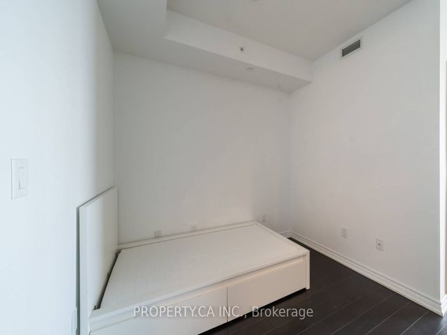 4403 - 386 Yonge St