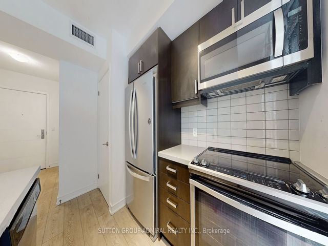 711 - 50 Wellesley St E