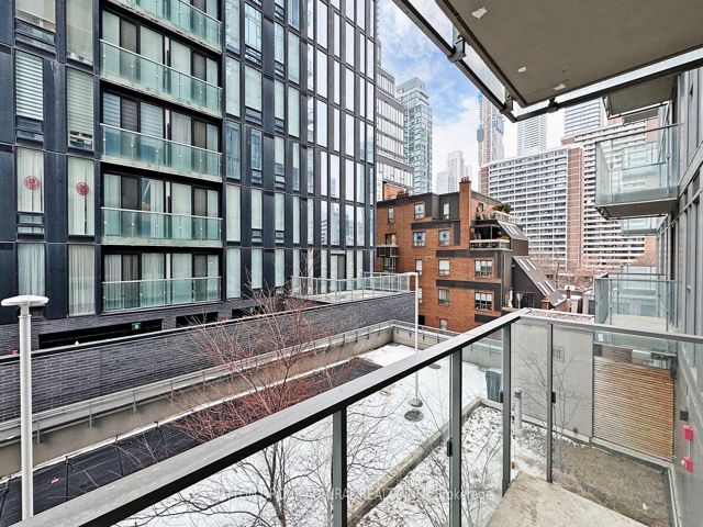 711 - 50 Wellesley St E