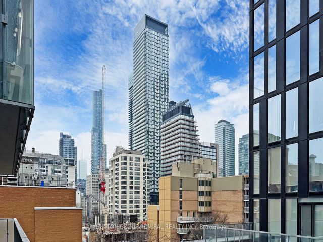 711 - 50 Wellesley St E