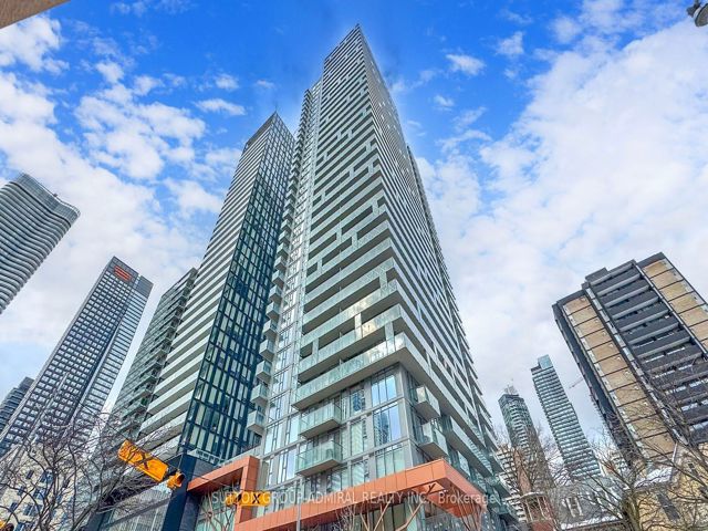 711 - 50 Wellesley St E