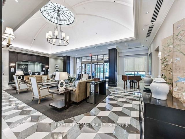612 - 21 Burkebrook Pl