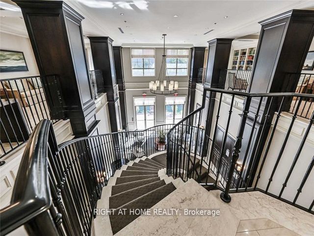 612 - 21 Burkebrook Pl