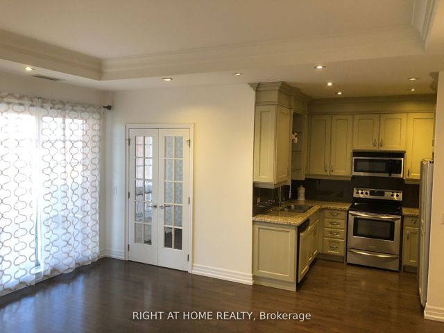 612 - 21 Burkebrook Pl