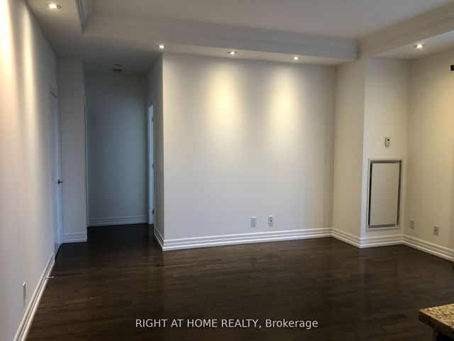 612 - 21 Burkebrook Pl